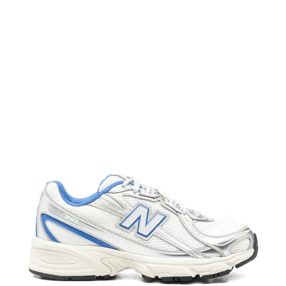 Кроссовки с логотипом 740