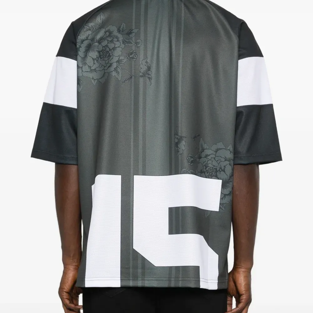 Футболка с цветочным принтом