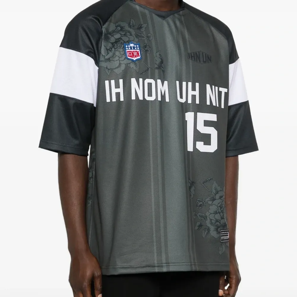 Футболка с цветочным принтом