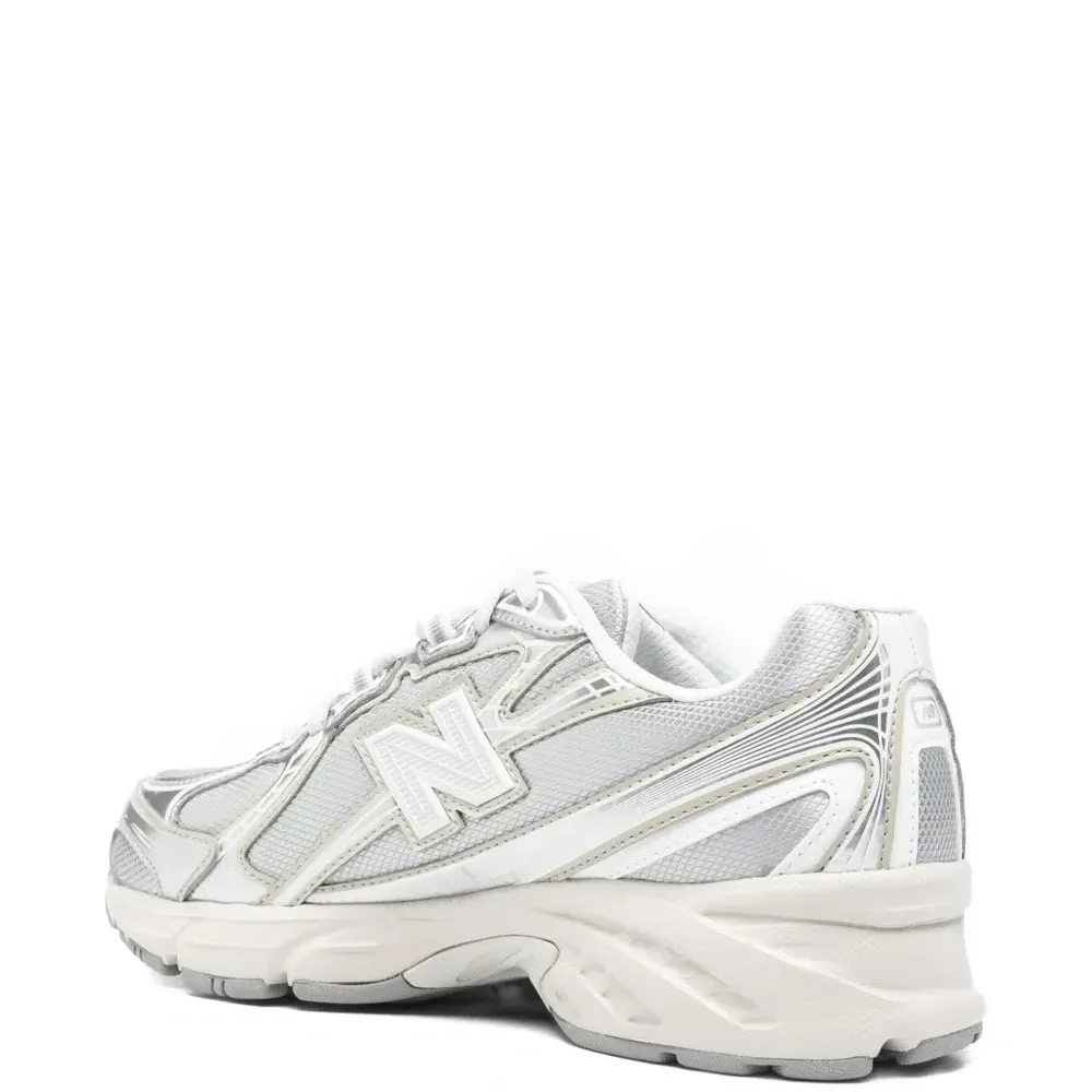 кроссовки 740 на шнуровке