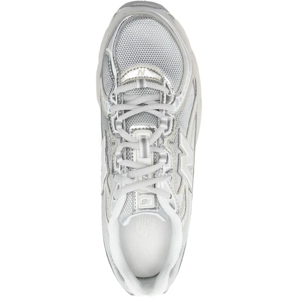 кроссовки 740 на шнуровке