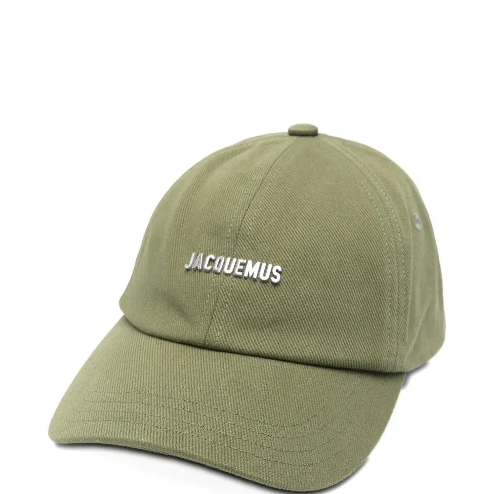 Бейсболка с логотипом