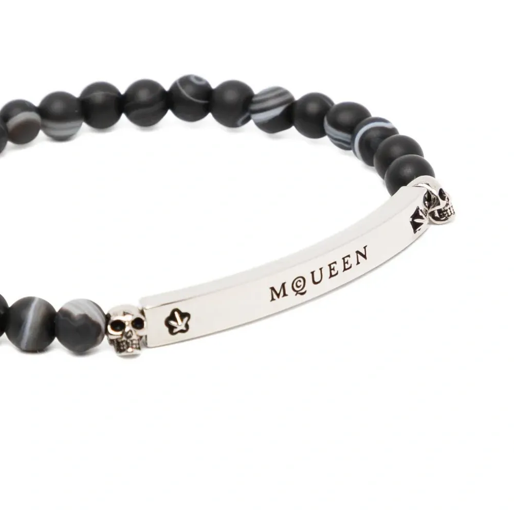 Браслет с бусинами и логотипом