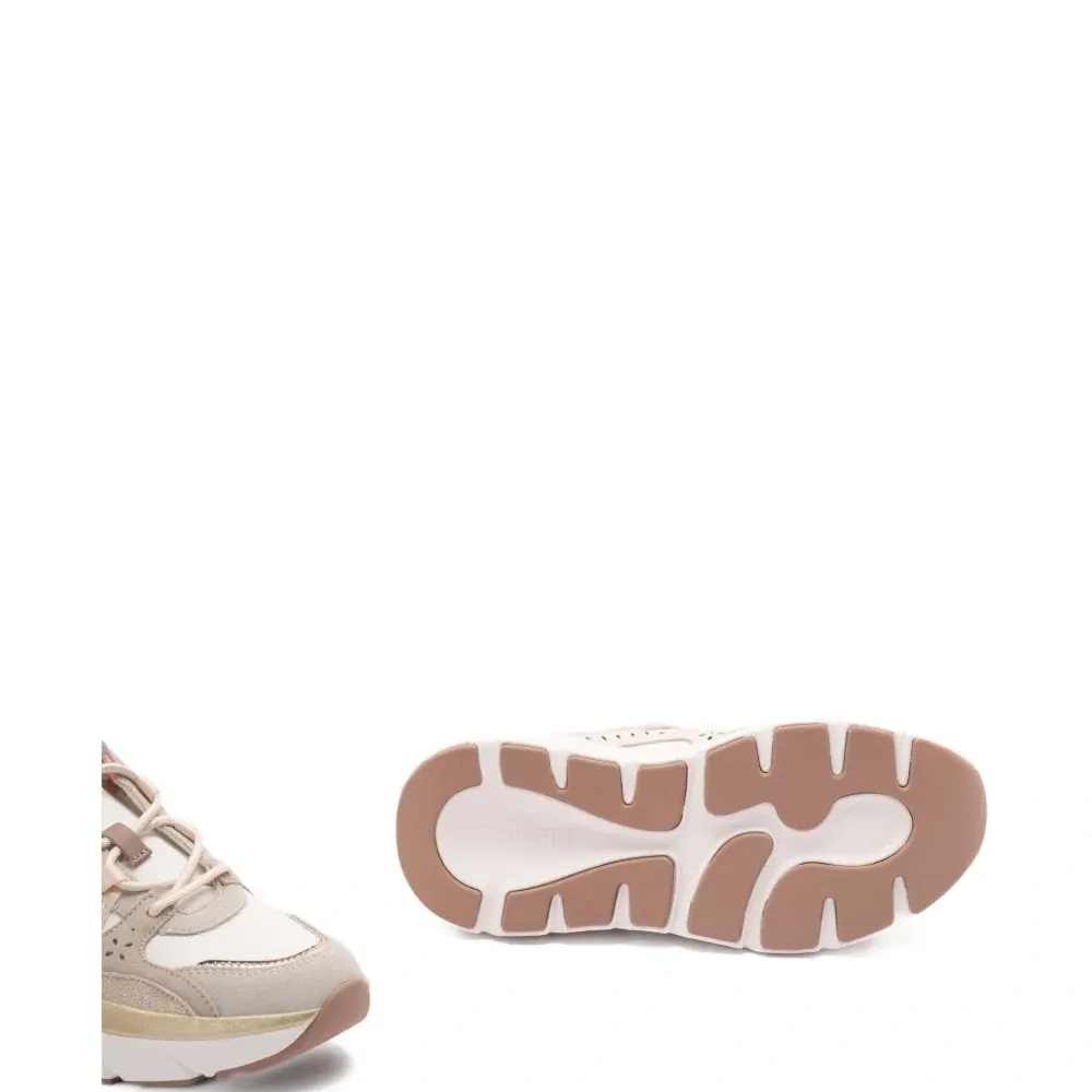 Кроссовки на шнуровке