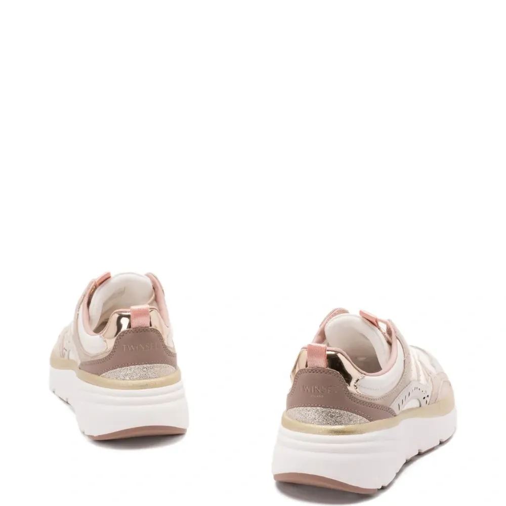 Кроссовки на шнуровке