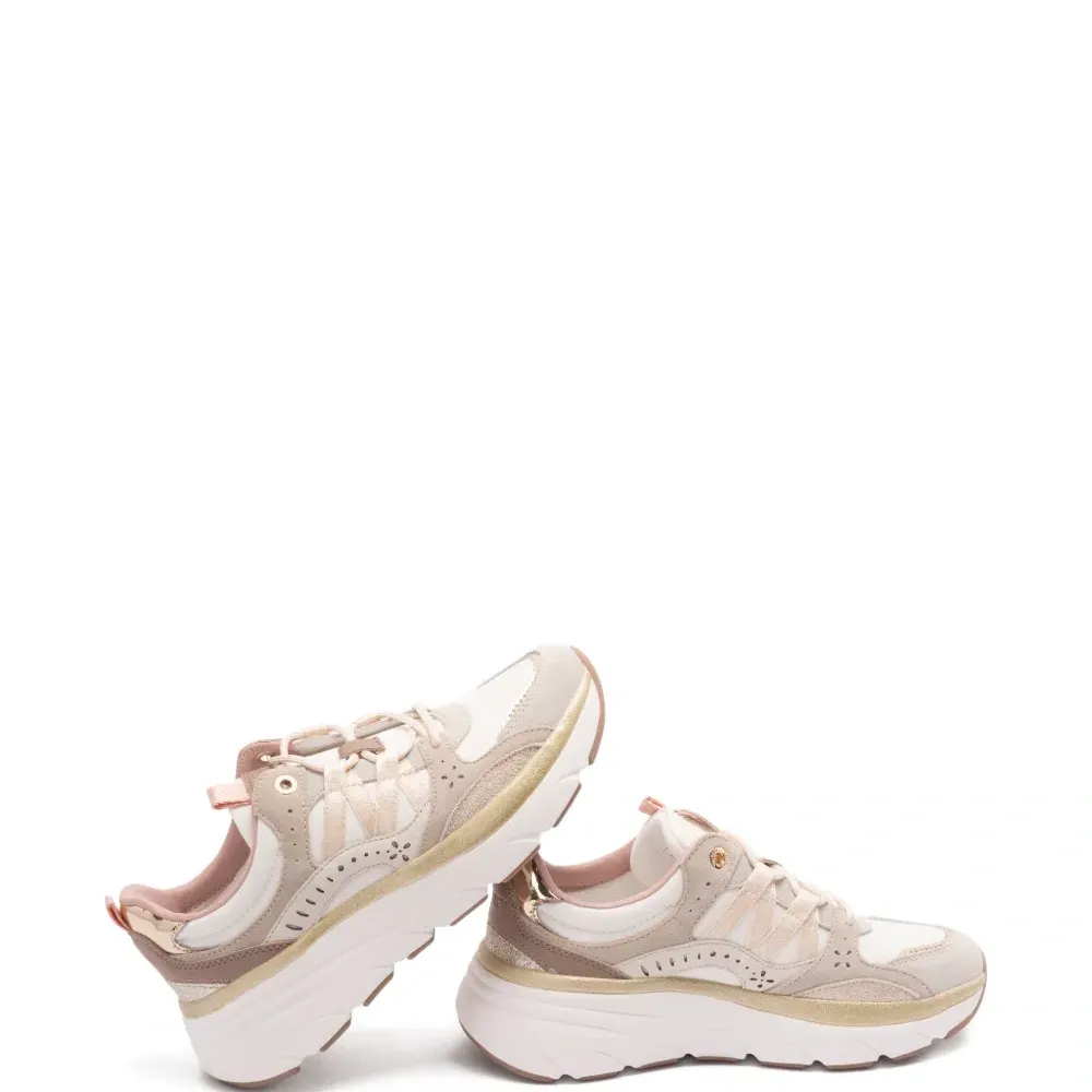 Кроссовки на шнуровке