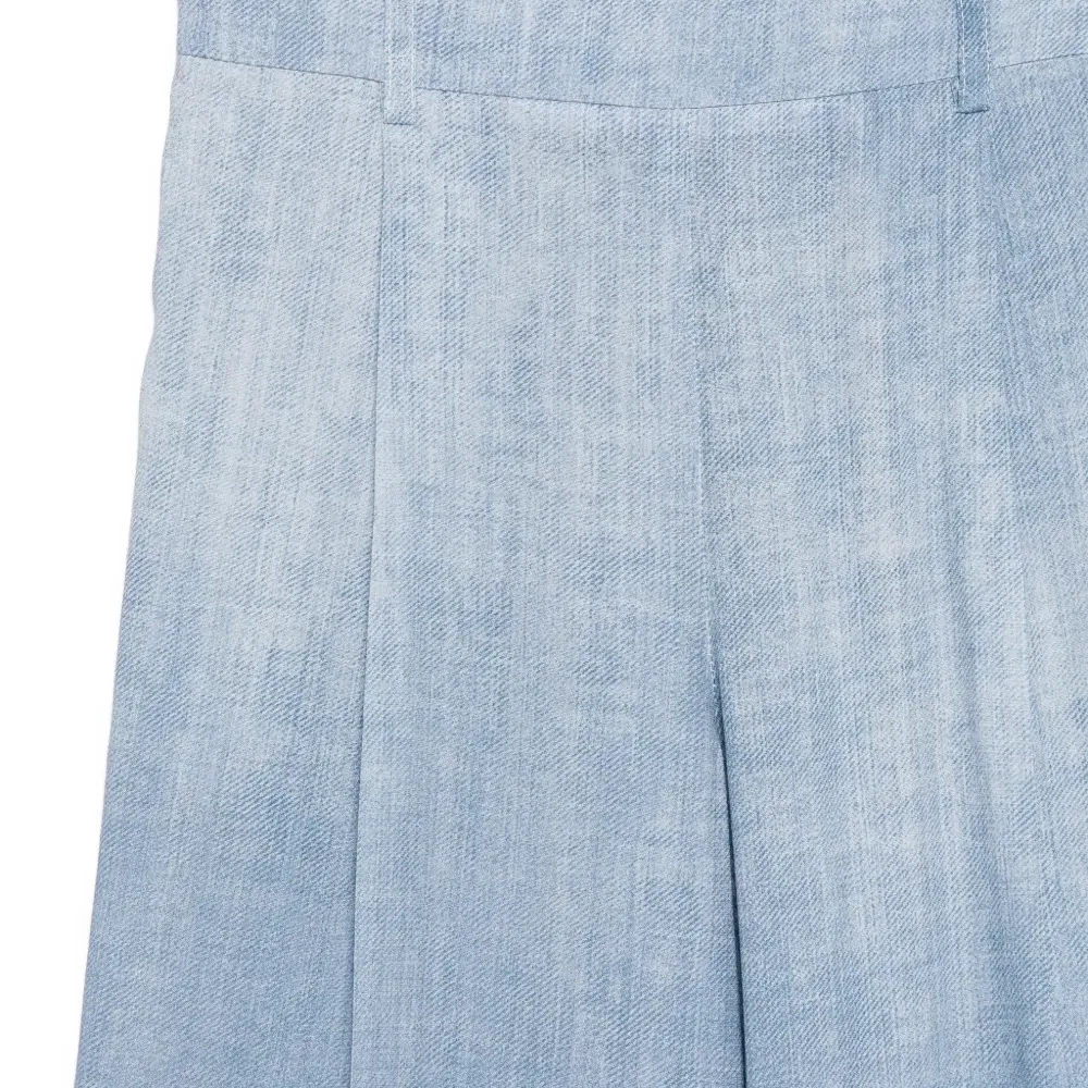 Брюки со складками спереди