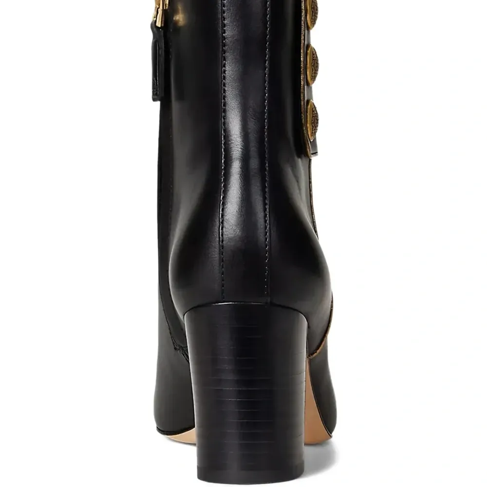 Ботинки с пуговицами