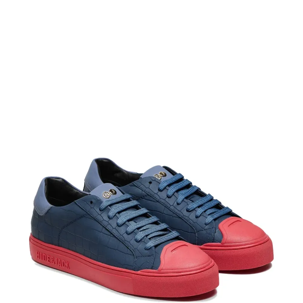 Кроссовки с тиснением