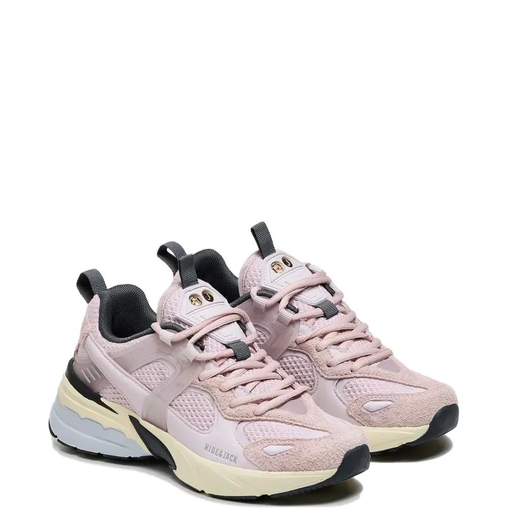 Розовые кроссовки на шнуровке Розовые кроссовки на шнуровке