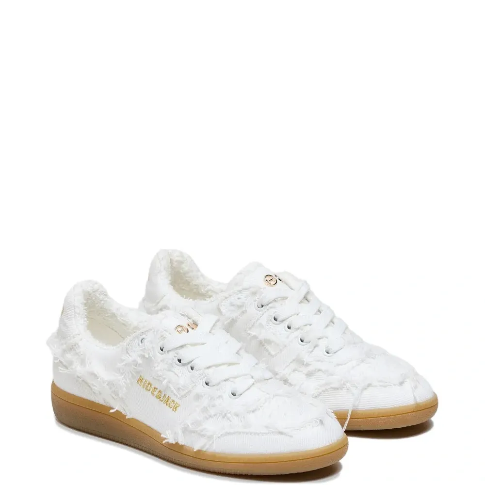 Кроссовки с лохматыми обрывистыми краями