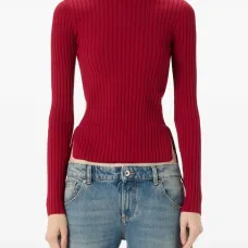 Вязаный свитер в рубчик Вязаный свитер в рубчик