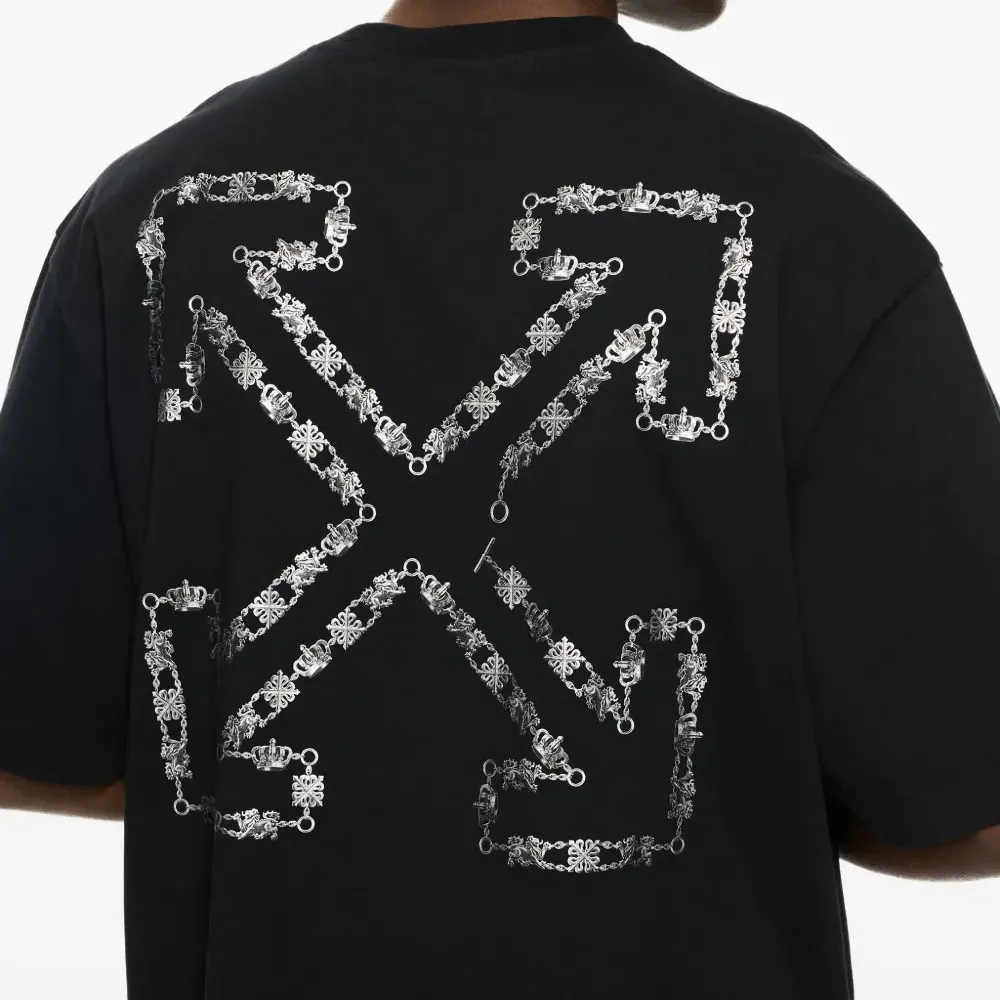 Футболка с цепочкой-стрелой