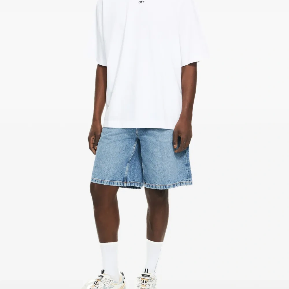 Футболка с 3D-стрелами с эффектом распыления Футболка с 3D-стрелами с эффектом распыления