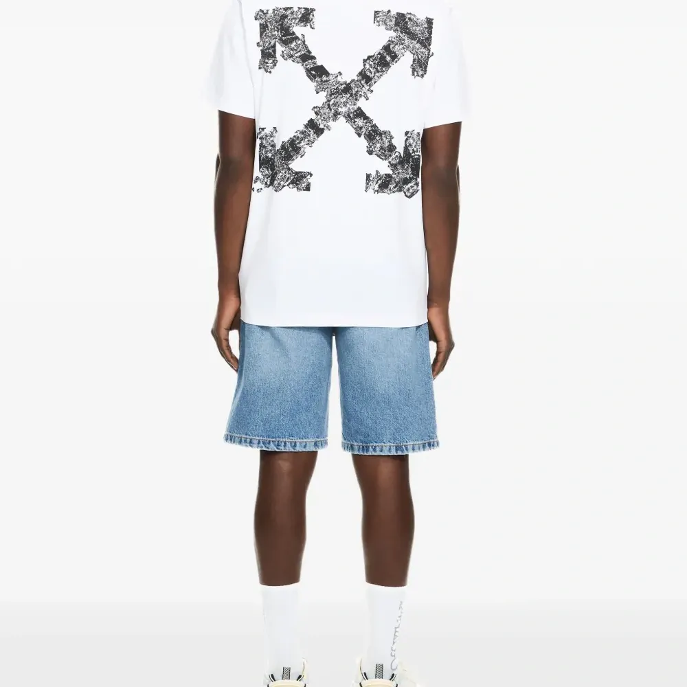 Футболка с гербовой стрелой