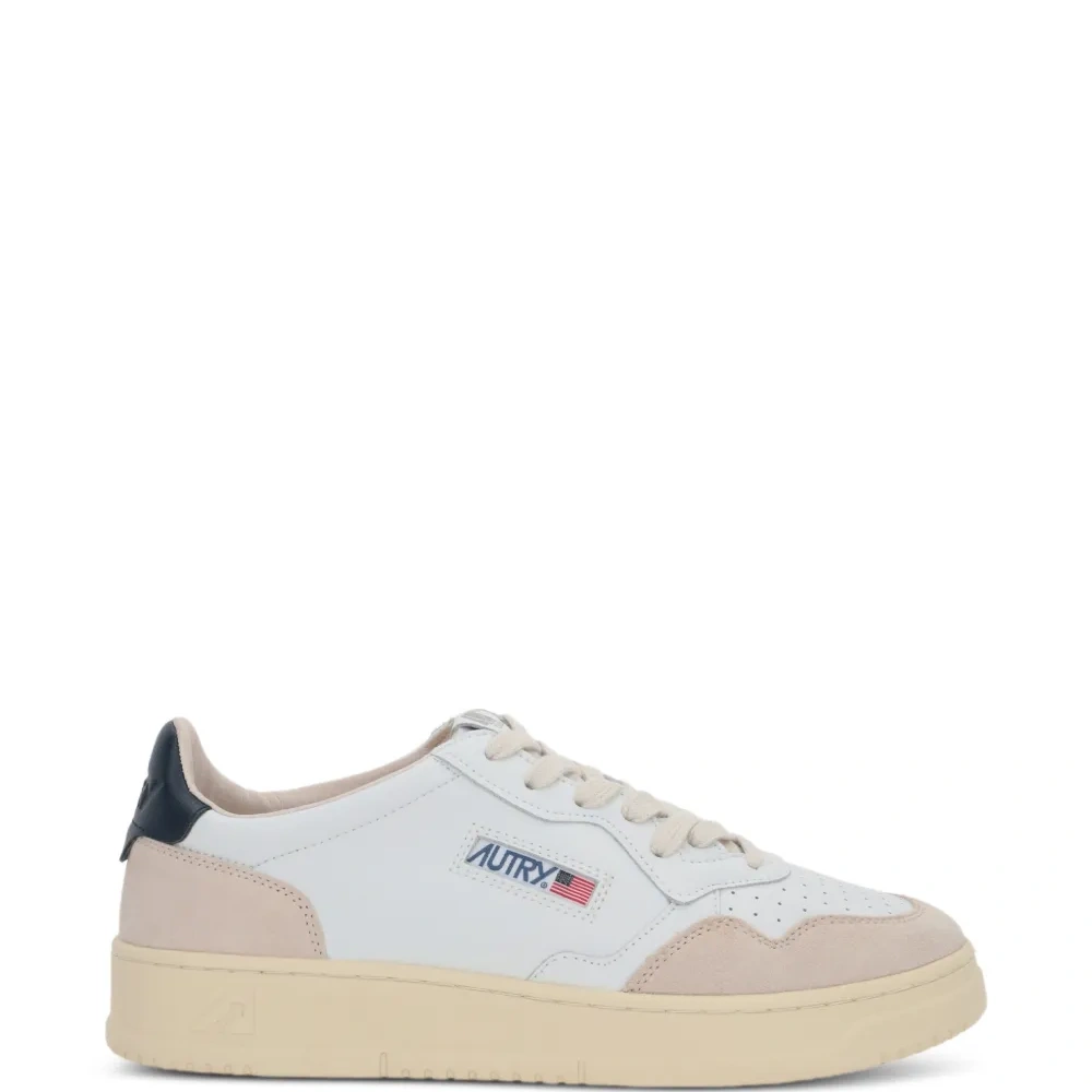 Кроссовки с перфорацией