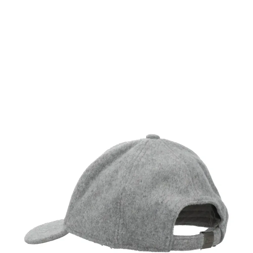 Бейсболка с вышитым логотипом