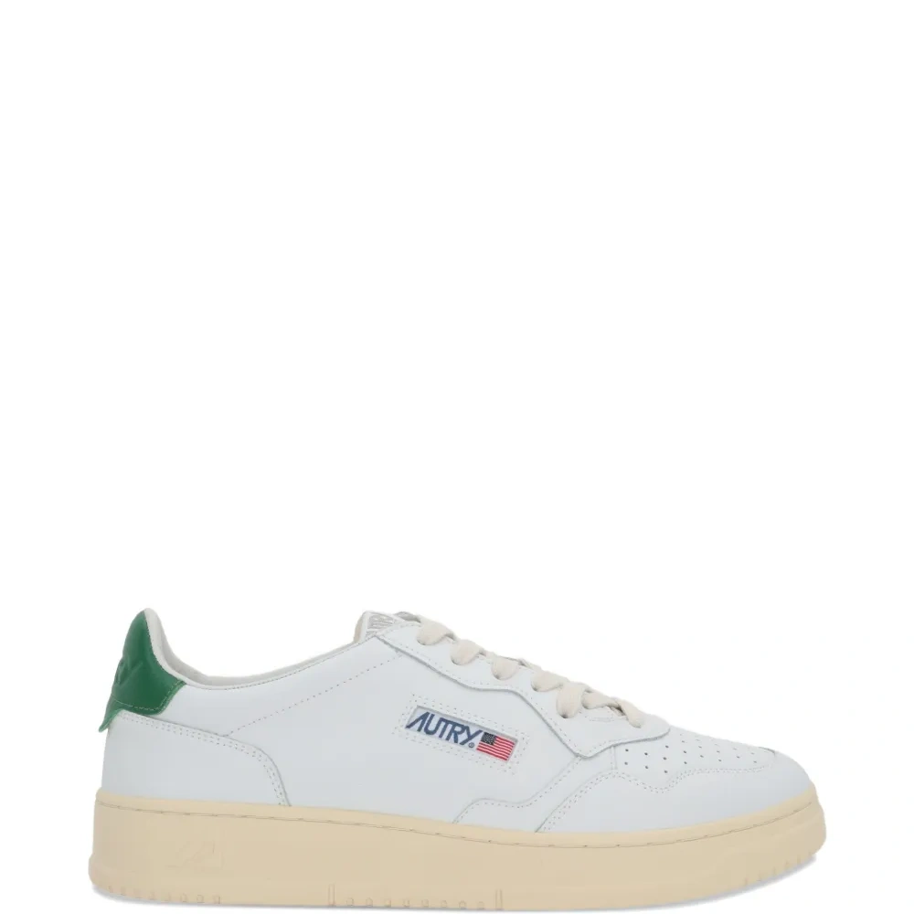 Кроссовки с перфорацией