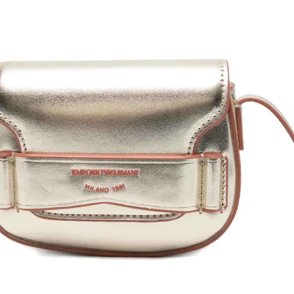 Сумка на плечо с нашивкой-логотипом