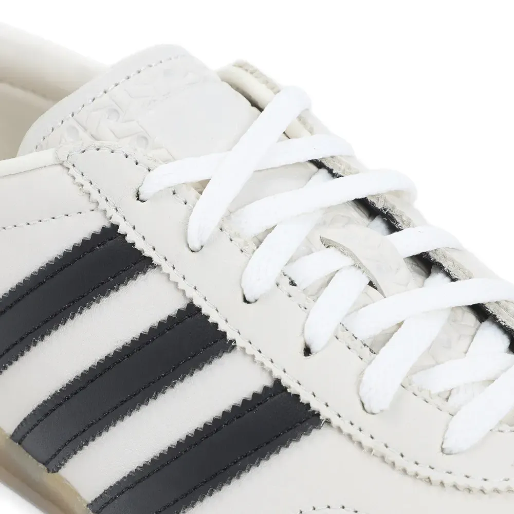 Кожаные кроссовки