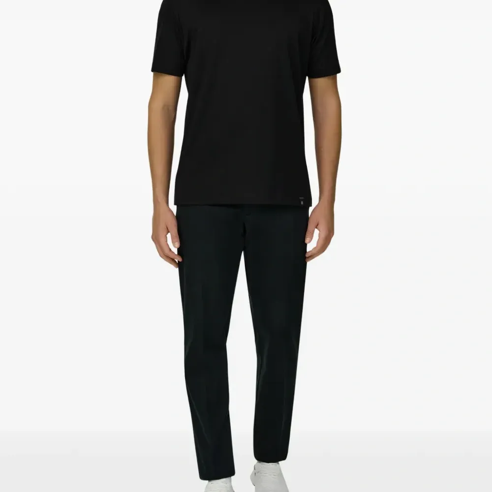 Футболка с нашивкой-логотипом