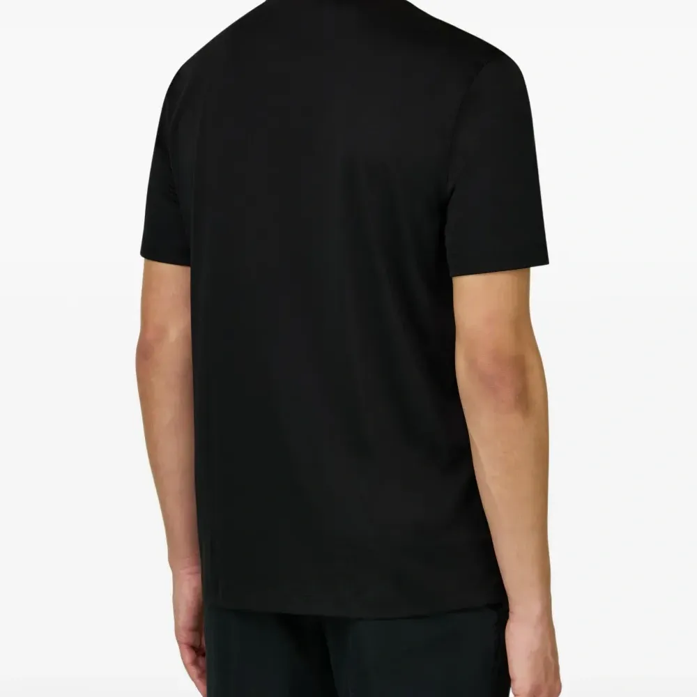 Футболка с нашивкой-логотипом