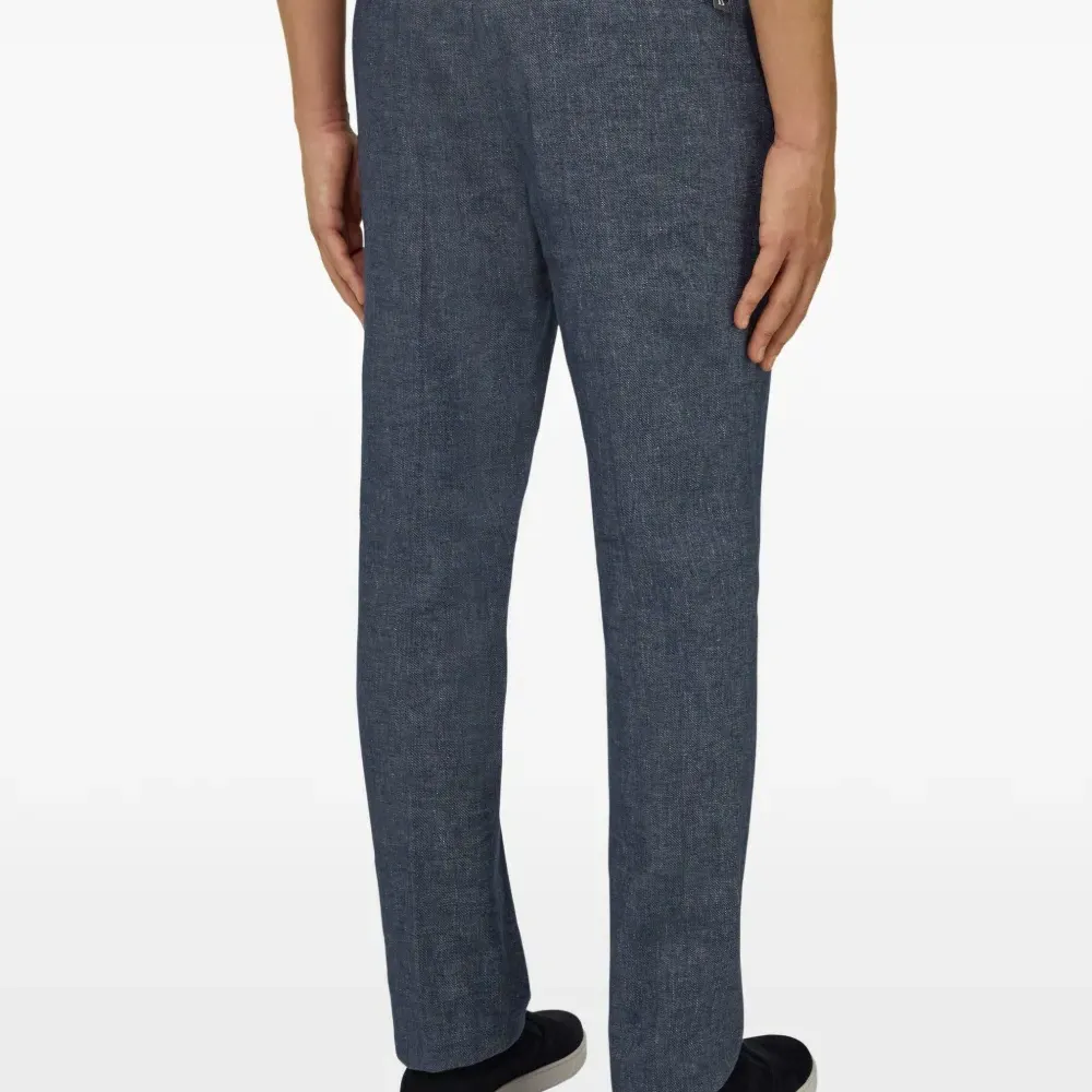 Брюки на эластичных вставках по бокам