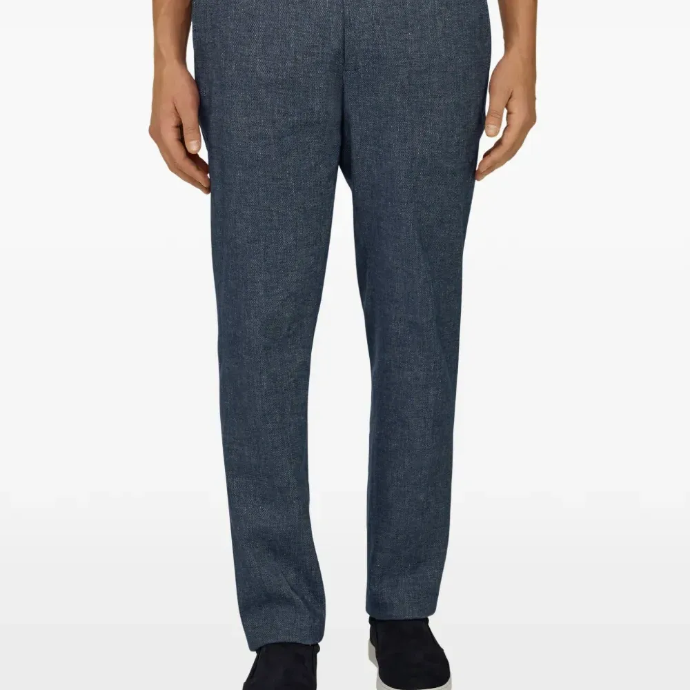 Брюки на эластичных вставках по бокам