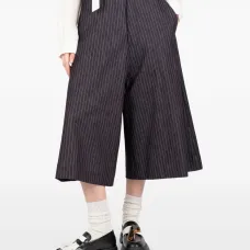 Шорты в тонкую полоску Шорты в тонкую полоску