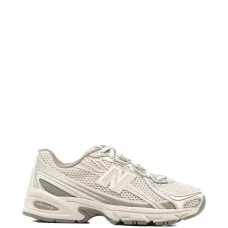 Кроссовки с нашивкой-логотипом