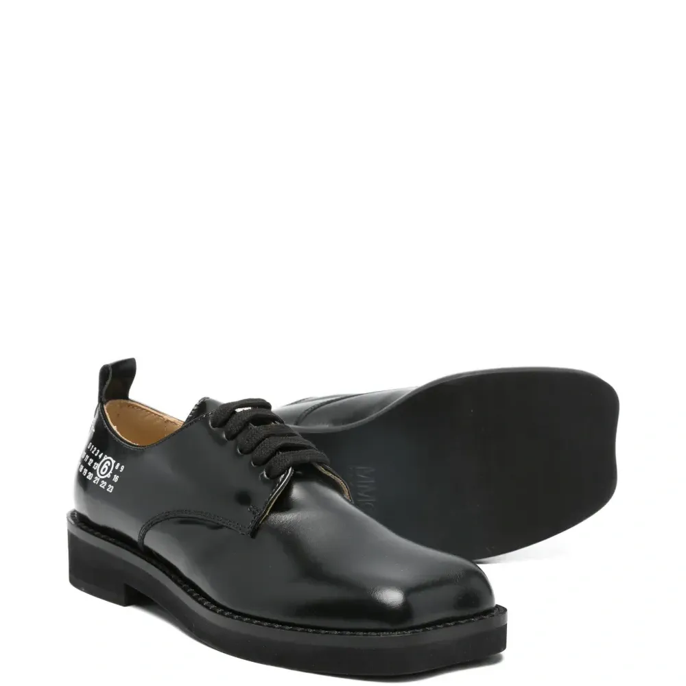 Дерби на шнуровке