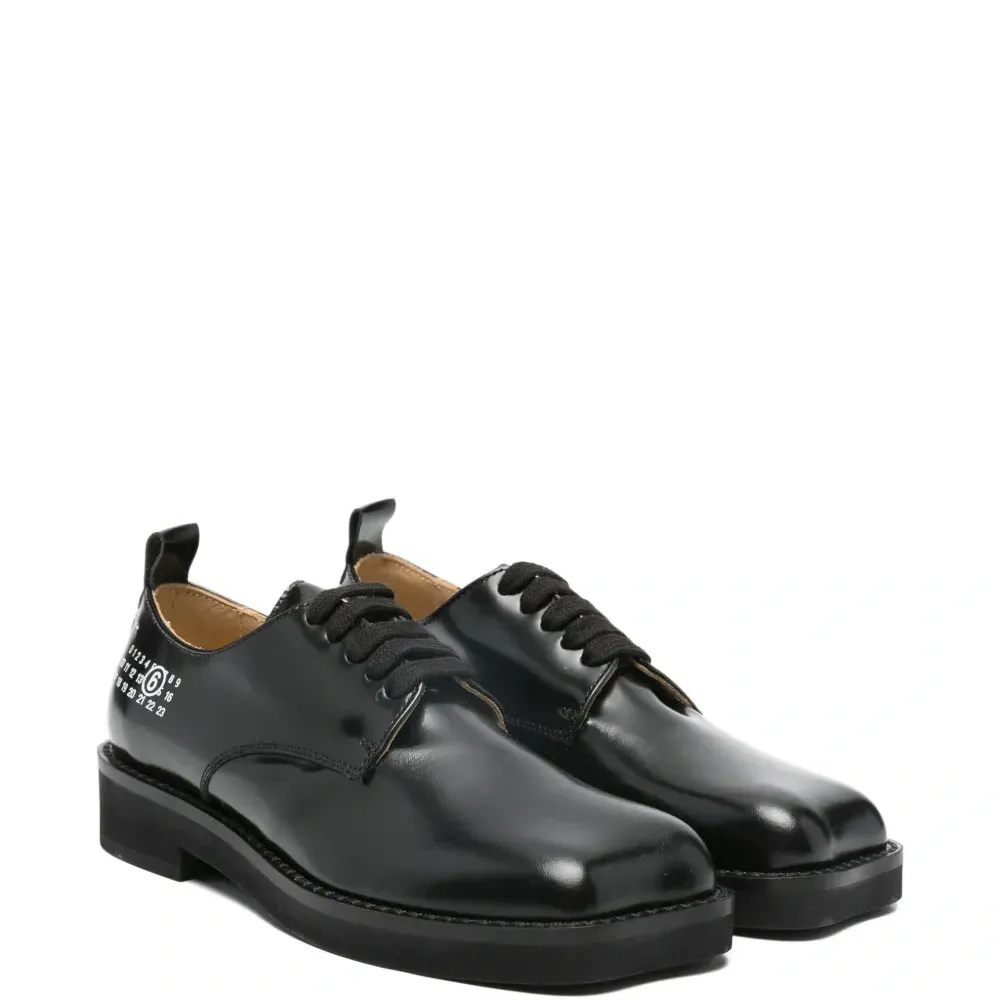 Дерби на шнуровке