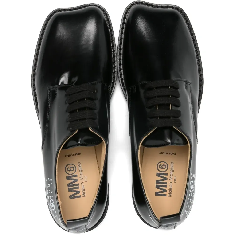 Дерби на шнуровке