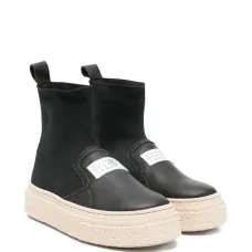 Сапоги с нашивкой-логотипом