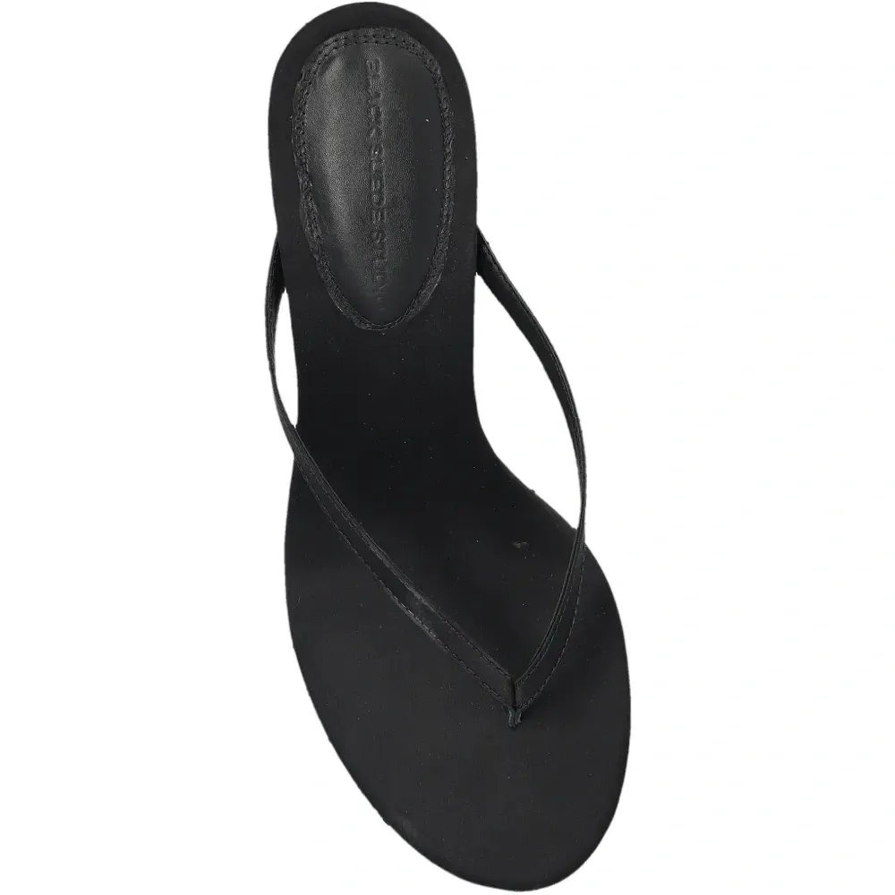 Сандалии Tash с перемычкой между пальцами