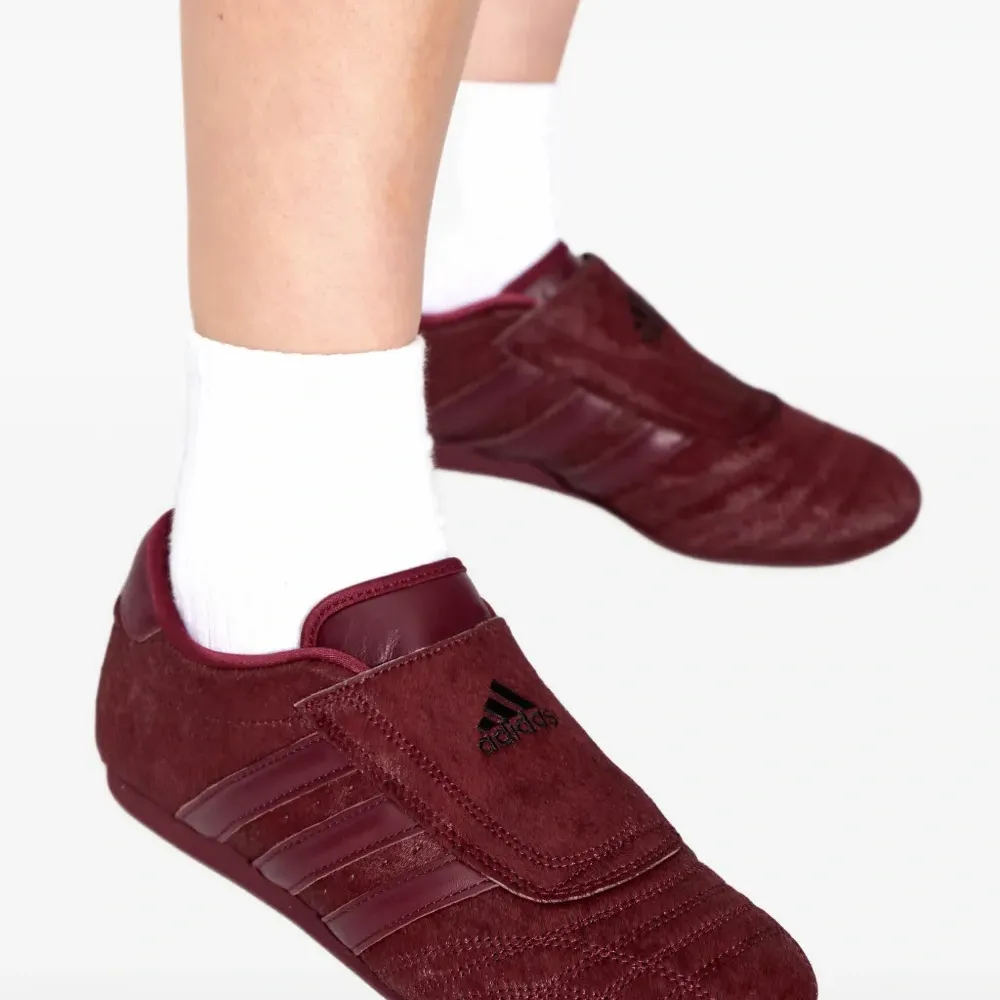 Кроссовки с полосками из меха