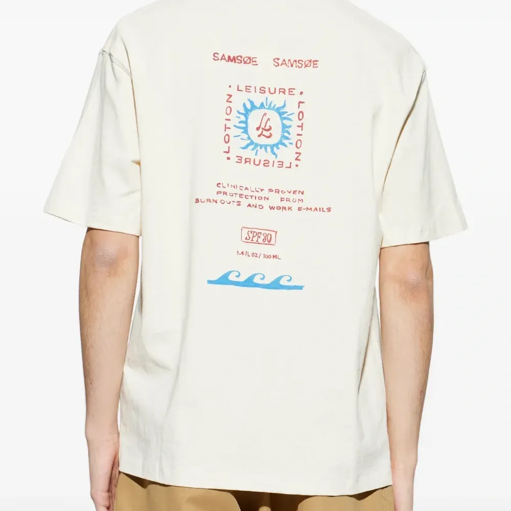 Футболка с коротким рукавом и графическим принтом