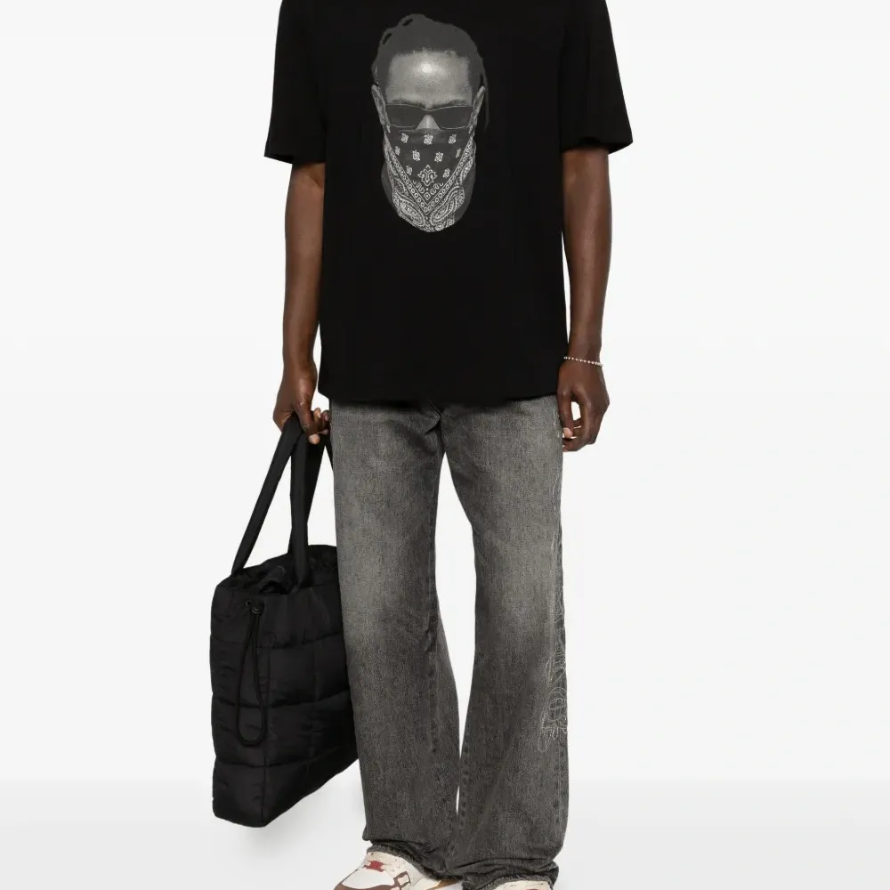 Футболка с принтом маски