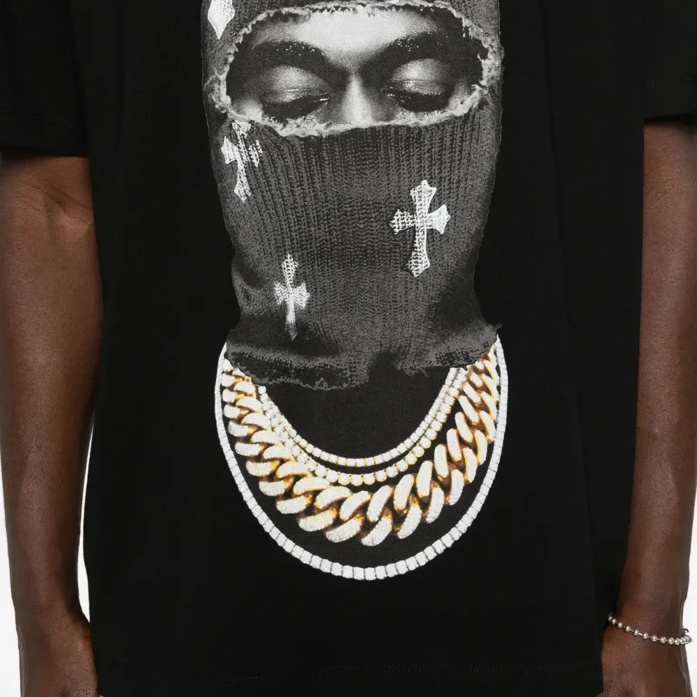 Футболка с принтом "Маска и кресты"