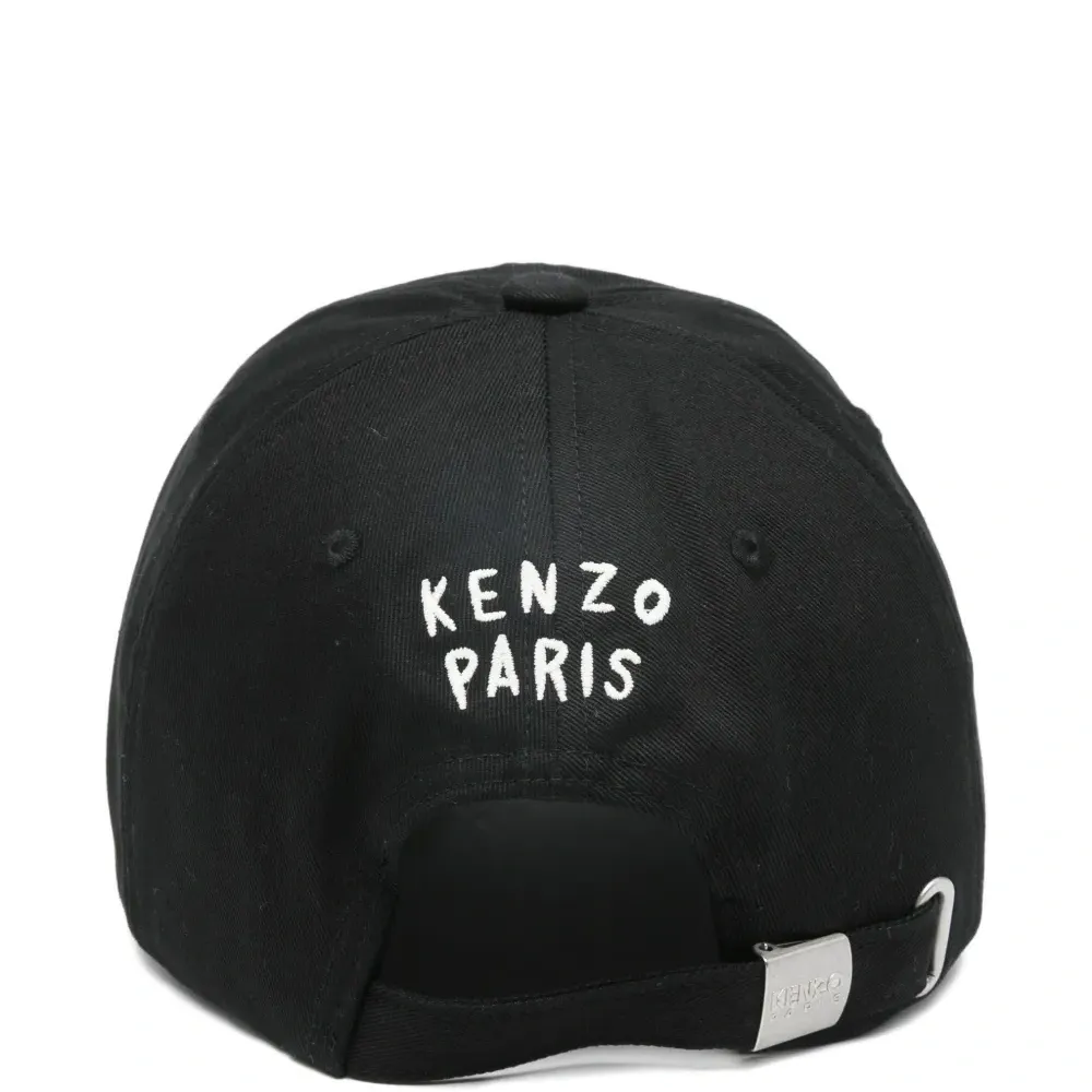 Бейсболка с нашивкой-логотипом