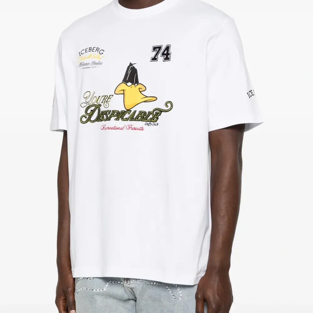 Футболка с принтом в стиле мультфильма