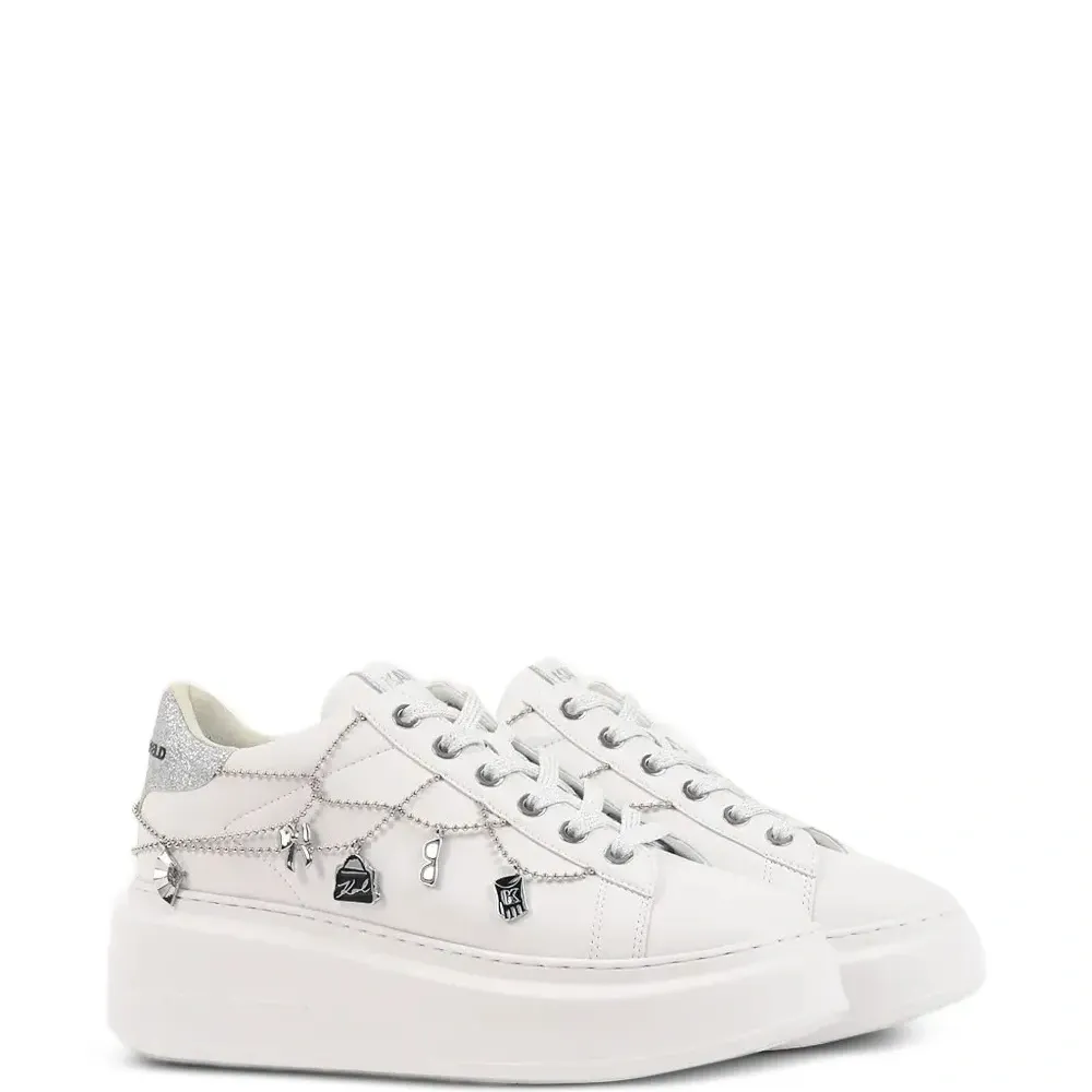 Кроссовки с бусинами