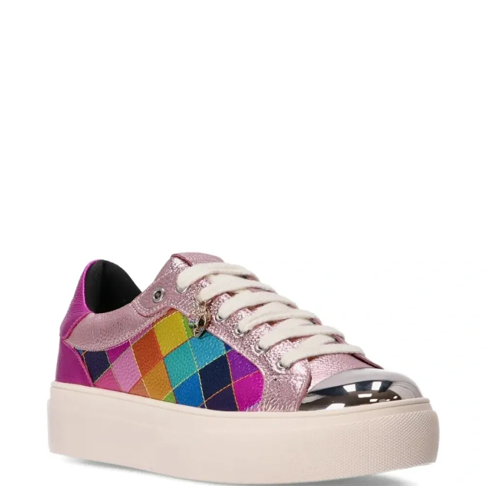 Кроссовки на шнуровке