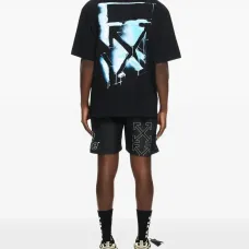 Футболка с 3D-принтом в виде стрелы