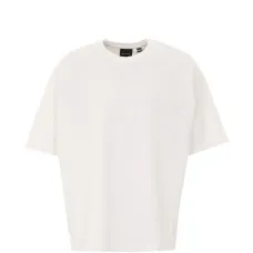 Футболка с тисненым логотипом