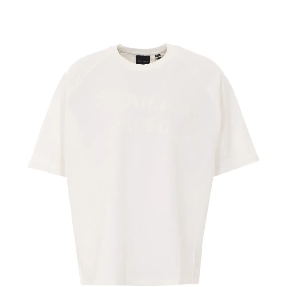 Футболка с тисненым логотипом