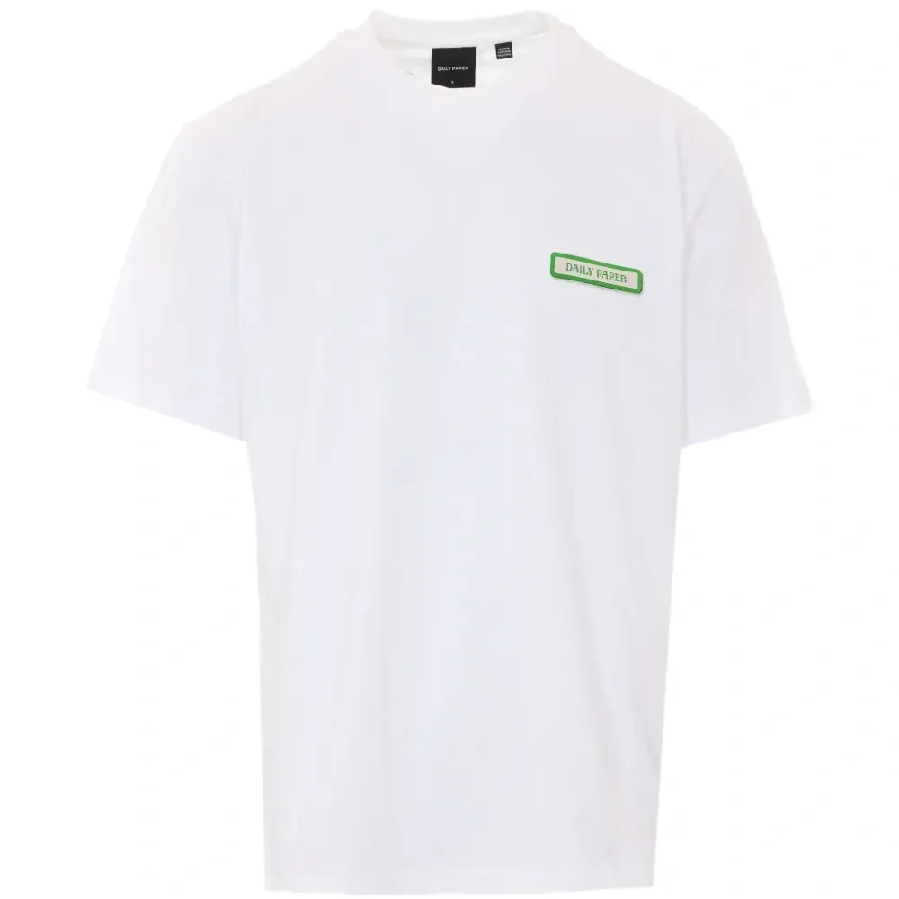 Футболка с принтом в виде освежителя воздуха и щита