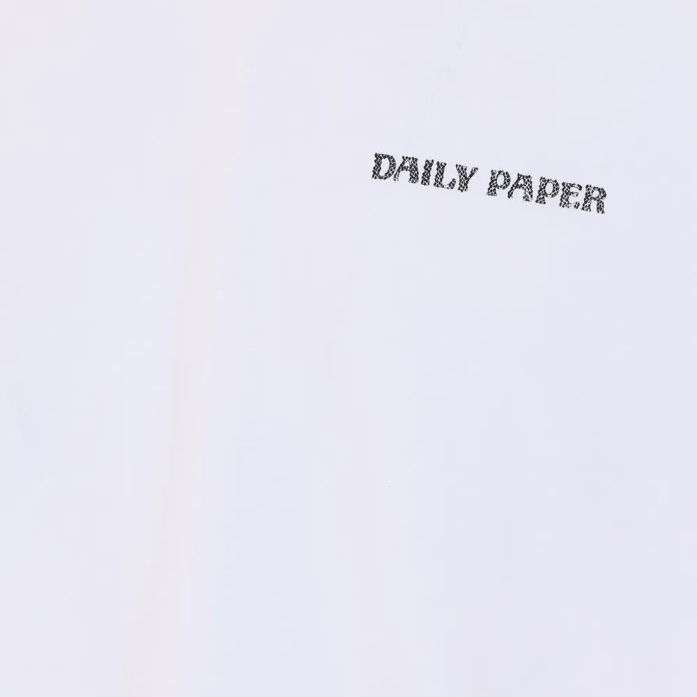 Футболка с принтом в виде щита