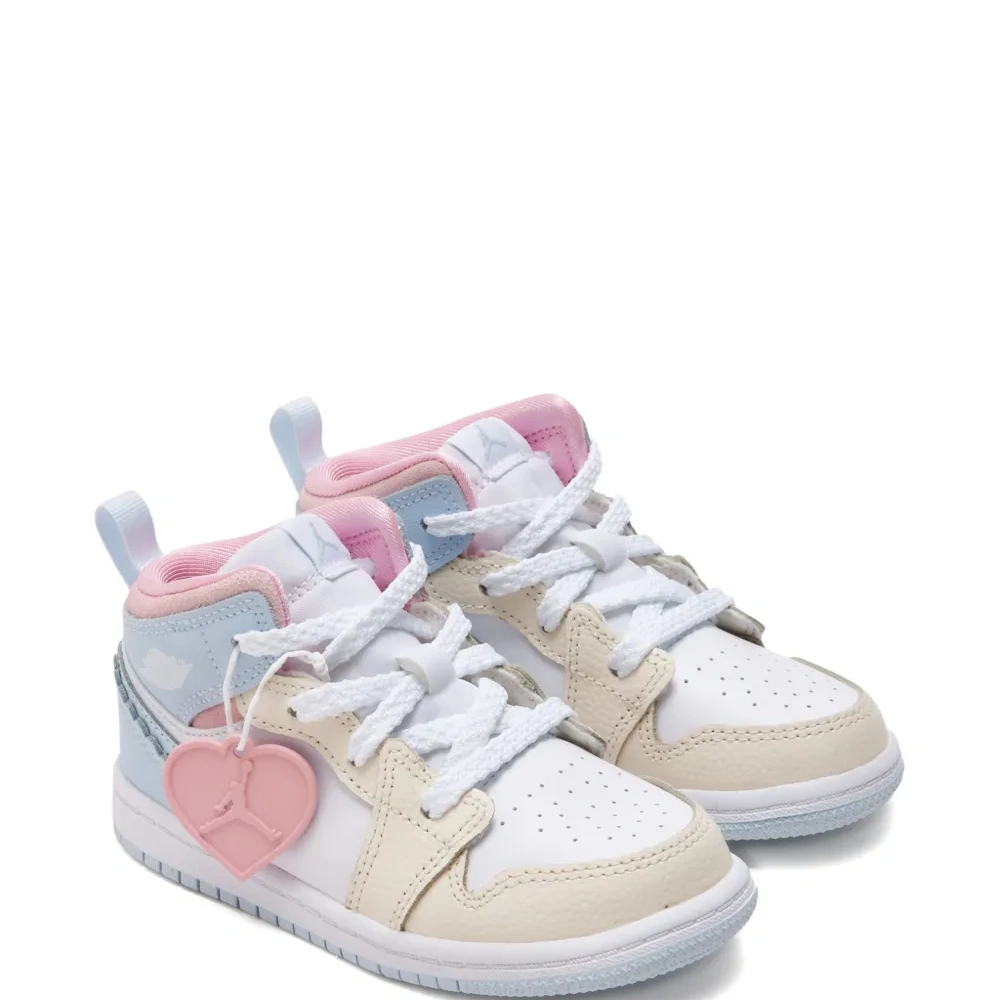 Кроссовки Jordan 1 Mid SE с биркой в виде сердца