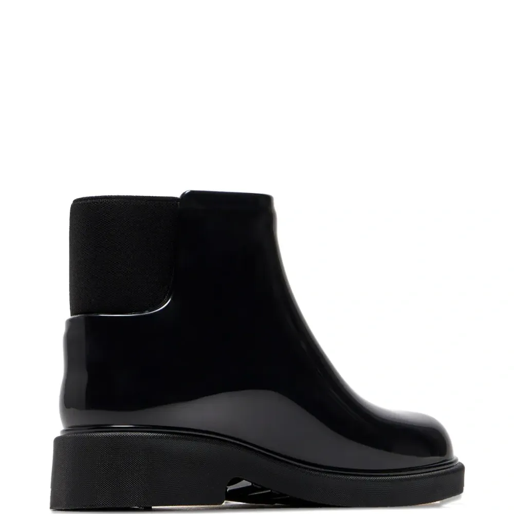 Ботинки на резинке